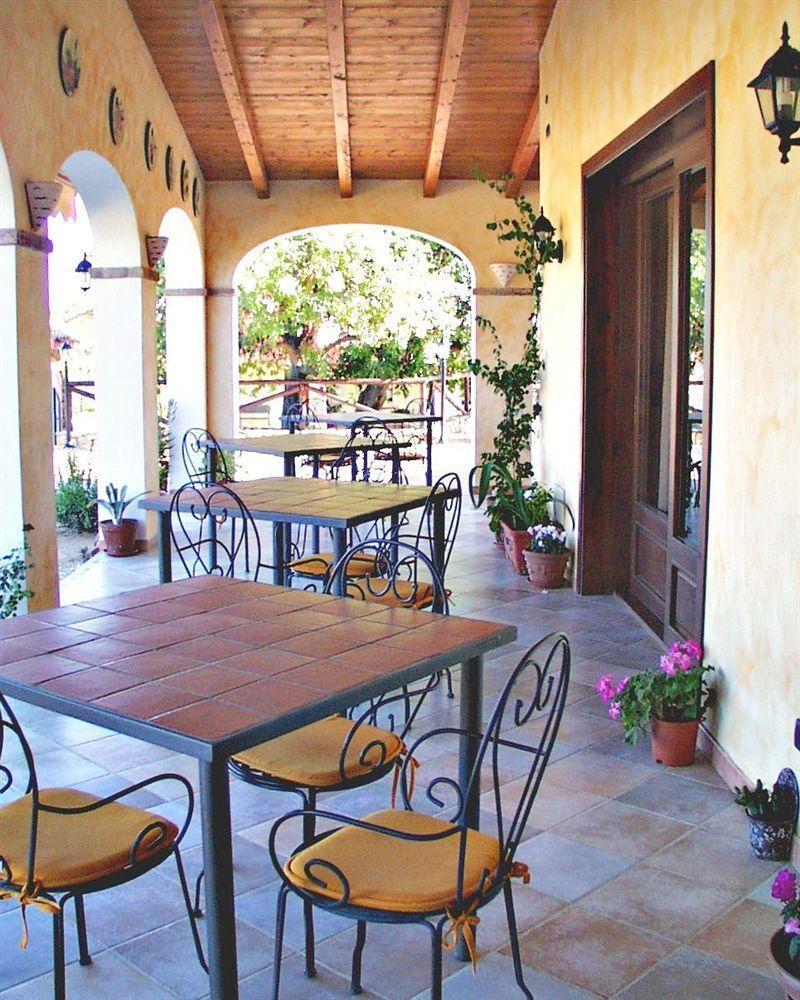 Hotel La Corte Rosada Villasimius Exterior photo